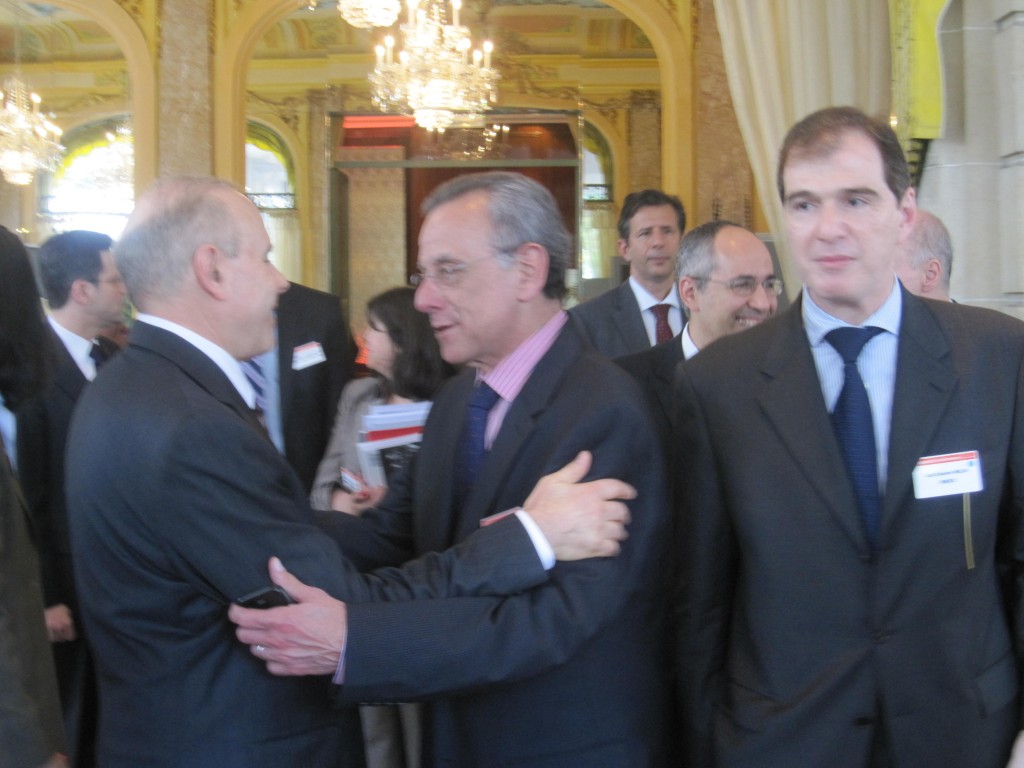 Guido Mantega avec José Mauricio Bustani, ambassadeur du Brésil en France